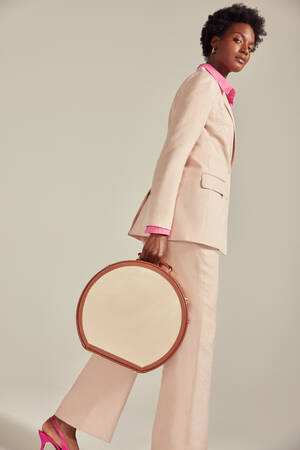 marksandspencer_JAEGER SS23_kostkovany oblek z cisteho lnu_sako 6999Kc_kalhoty 4499Kc_kosile boyfriend strihu 2299Kc_lookbook.jpg